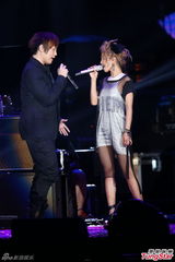 组图：蔡依林笑称踢走阿信成“五月花”主唱