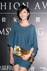 组图：蔡康永变模特搞笑亮相 桂纶镁美腿性感修长