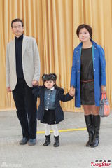 组图：方逸华跪拜邵逸夫 刘德华张学友致祭