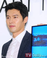 组图：韩星玄彬出席活动简约西装帅气干练