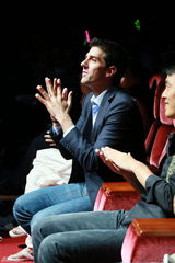 组图：梁咏琪台北演唱会 热吻许茹芸老公献花