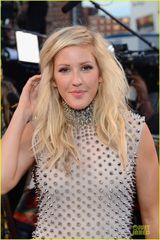 组图：MTV红毯女星水果姐秀牙套ladygaga扮人鱼