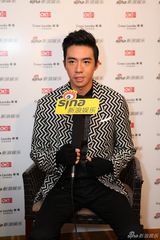 组图：新浪明星街拍盛典明星专访