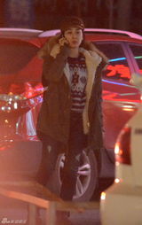 组图：马苏素颜回京 与友聚会吃火锅