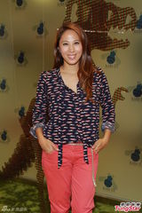 组图：黄泳霖有意追生 雷林静怡两女爱公主装