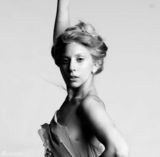 高清图：Lady GaGa穿舞鞋拍写真 大胆撩衣裸臀
