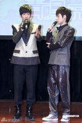 幻灯图：青鸟飞鱼出道一周年 周笔畅胡歌捧场祝贺 