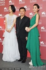 组图：《白蛇》记者会 主演李连杰黄圣依阿Sa(蔡卓妍)聚首