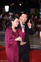 高清图：周润发与发嫂结伴现身红毯 发哥神采飞扬