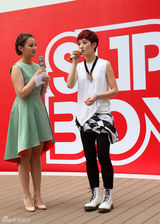 组图：快男北京唱区初选 曾轶可陆虎打气