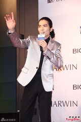 组图：萧敬腾因节俭令愿无酬出演电视台春晚