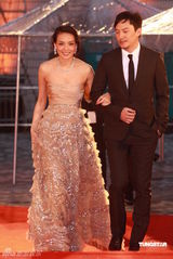 幻灯：香港金像奖红毯 舒淇张震不惧绯闻携手出席