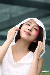 幻灯图：杨谨华为新戏扮丑 打破形象脸烙胎记