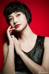 组图：阎娜明艳红唇大片曝光 诠释热辣诱惑