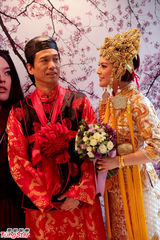 组图：叶佩雯郭伟亮浪漫大婚 陈奕迅喜当兄弟团