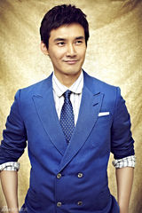 组图：张铎睿智写真展型男招牌微笑