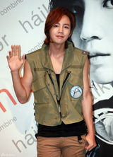 高清图：韩国演员张根硕参加某代言服装签名会