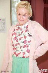 组图：官恩娜呼吁工作安全 忙家务感焦头烂额