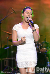 组图：SISTAR超短裤露长腿 热舞翘臀秀S曲线