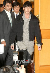 幻灯图集：玉木宏访韩新闻发布会 为演唱会做宣传