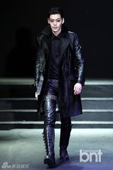 组图：missA等助阵时装周 金宇彬走秀变吸血鬼