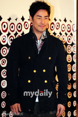 组图：尹恩惠崔智友千正明等出席某品牌店开业仪式