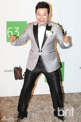 组图：金贤哲举行婚礼 刘在石朴明洙等捧场