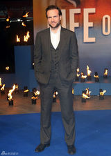 组图：李安《少年派》英国首映 红人“洛基”捧场