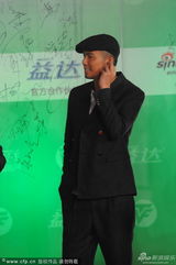 组图：上视节赵寅成钟汉良红毯惹粉丝尖叫