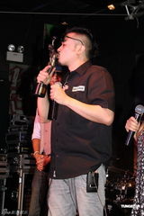 组图：恭硕良出碟感谢林忆莲 送给母亲作生日礼物