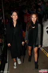 组图：古惑仔五子开唱显本色 伊健小春示爱太太