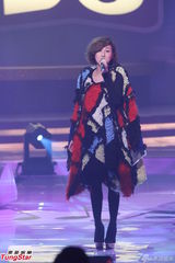 组图：容祖儿林峰领衔金曲榜 G.E.M上演黑丝诱惑