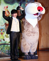 高清图：IU等出席《走出院子的母鸡》制作发布会