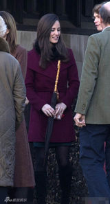 组图：凯特王妃亮相圣诞活动 怀孕后不忘踩高跟鞋