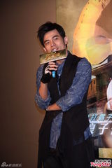 组图：周杰伦《天台》邀曾志伟纳豆柯有伦宣传