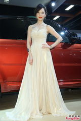 组图：天心裸肩爆乳皮肤白皙 娇艳红唇性感抢镜