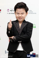 组图：T-ara等出席K-POP专用馆开幕庆典献庆祝舞台