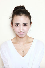 组图：徐飒纯美大片清新俏皮显百变气质