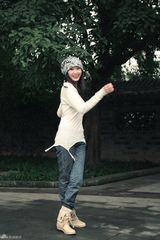 组图：吕夏素颜写真 笑容唯美穿透青春印记