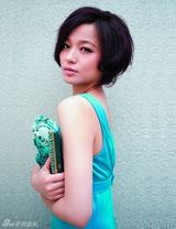 组图：施诗秋日写真曝光 释放青春性感