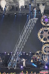 组图：陈奕迅澳门开唱送祝福 邀民间好声音合唱