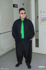 组图：钱嘉乐参加无线节目 称婚礼上公布宝宝性别