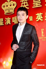 幻灯图：英皇群星出席春茗晚宴 Twins再度“合体” 