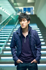 组图：李治廷变优雅绅士 活力四射演绎运动时尚