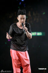 幻灯图：陈奕迅个唱雷人造型不断 否认与妻子离婚