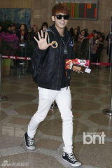 组图：韩团4minute等飞赴日本出演家族演唱会