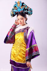 组图：蒋欣再变华妃现身大咖秀PK“甄嬛”