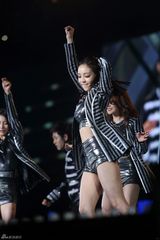 高清图：少时EXO等众韩团热舞放歌梦想演唱会