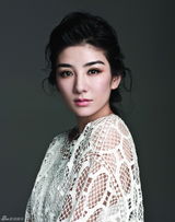 组图：黄奕封面魅惑回眸 妆容精致熟女魅力