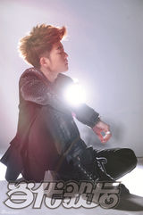 组图：王栎鑫时尚写真 个性前卫酷劲十足